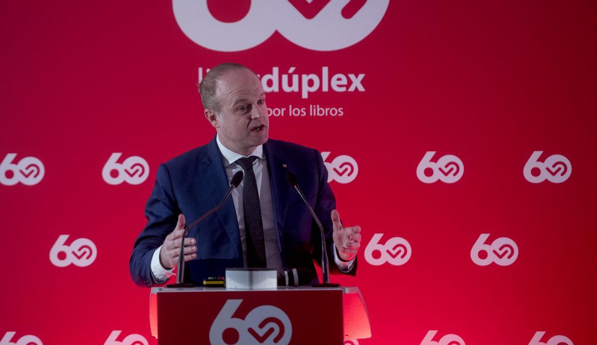 Albert Castellanos, secretario de Empresa i Competitivitat de la Generalitat, interviene en la inauguración de la nueva planta de impresión de libros de Prensa Ibérica, Liberdúplex.