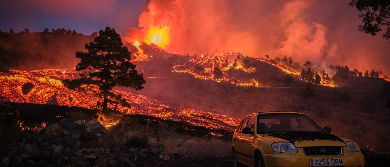 El magma 'rompe' el paisaje de La Palma