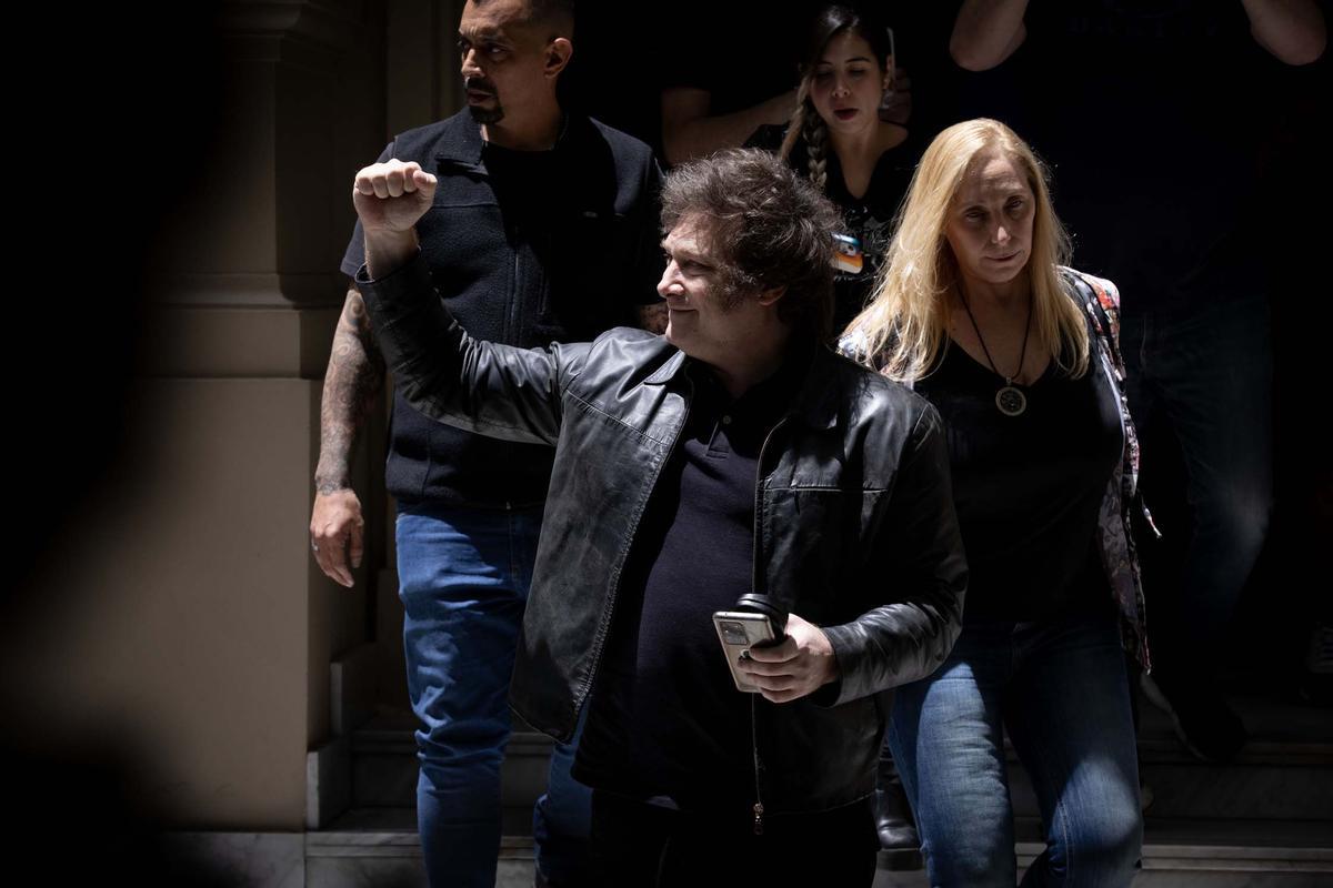 El ultraderechista Javier Milei se convierte en el nuevo presidente de Argentina