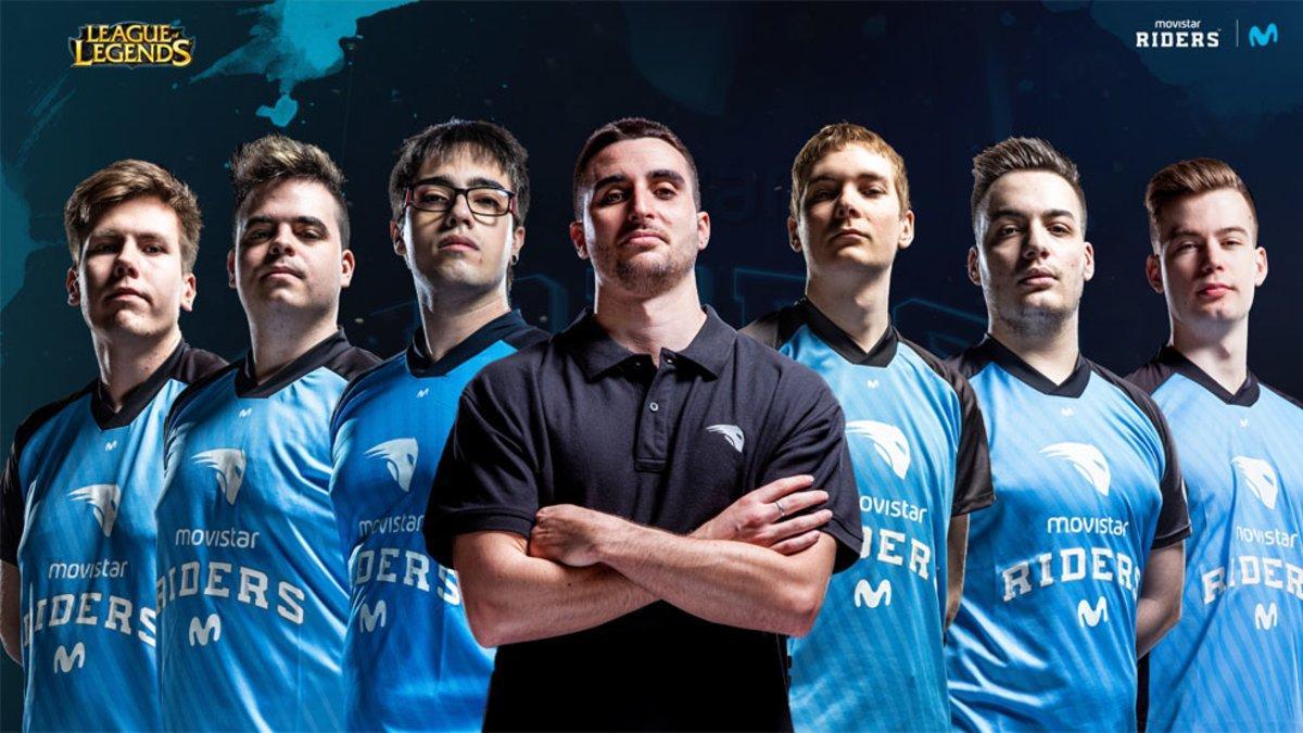 Todo el equipo de Movistar Riders