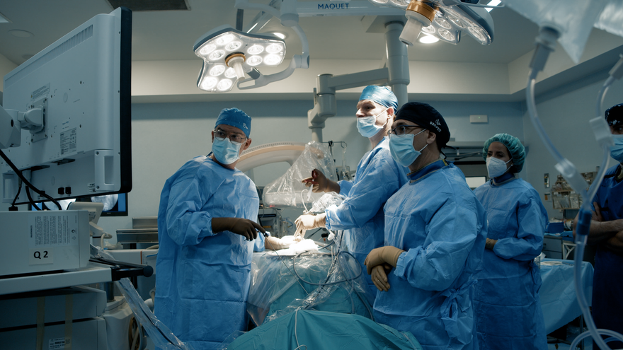 Cuatro de cada diez médicos de la pública trabaja en la sanidad privada