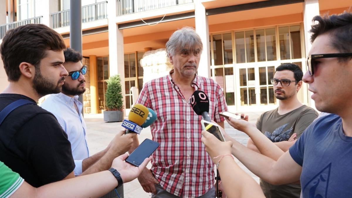 Vecinos de Moreras piden a Bellido que medie con la Junta para solucionar la plaga de mosquitos