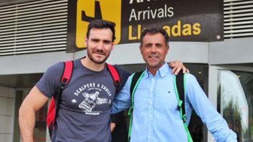 Saúl Craviotto y Miguel García, ayer en el aeropuerto de Ibiza.