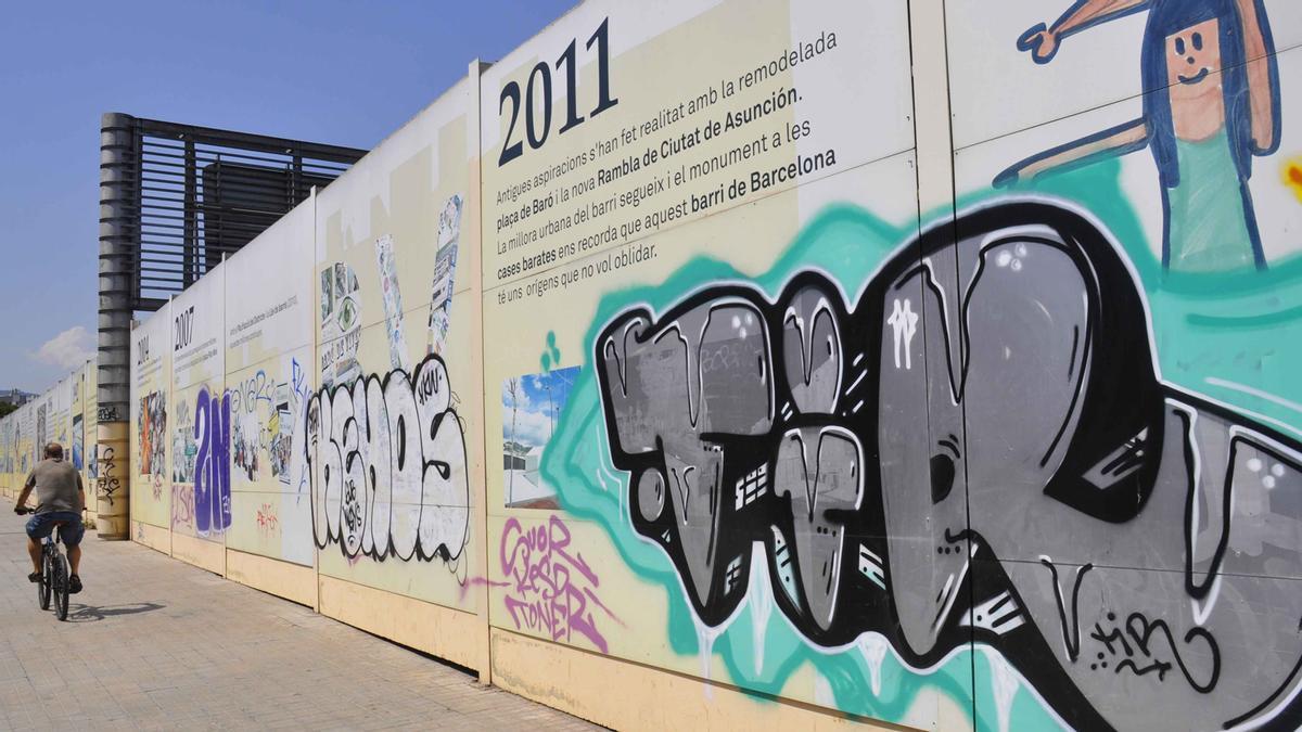 Mural con los orígenes de la barriada. 