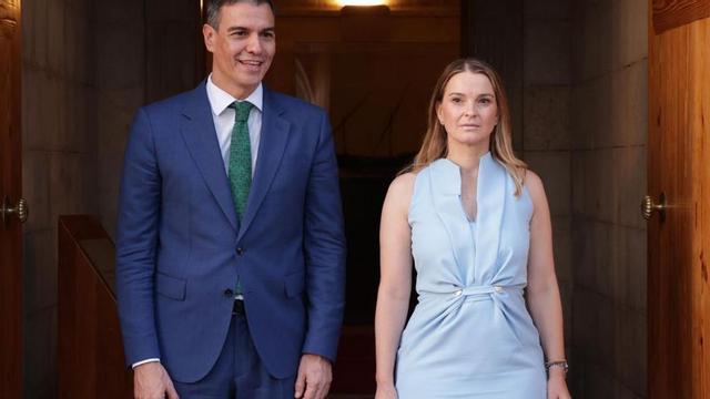 Las huestes de Pedro Sánchez tomaron el Consolat por asalto para que el presidente del Gobierno descubriera a Marga Prohens, con la que coincidió en el Congreso pero «entonces yo era una mindundi».