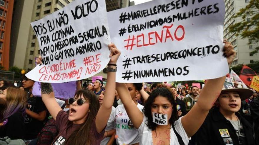 Una vez más, las mujeres brasileñas protestan en las calles en contra de Jair Bolsonaro