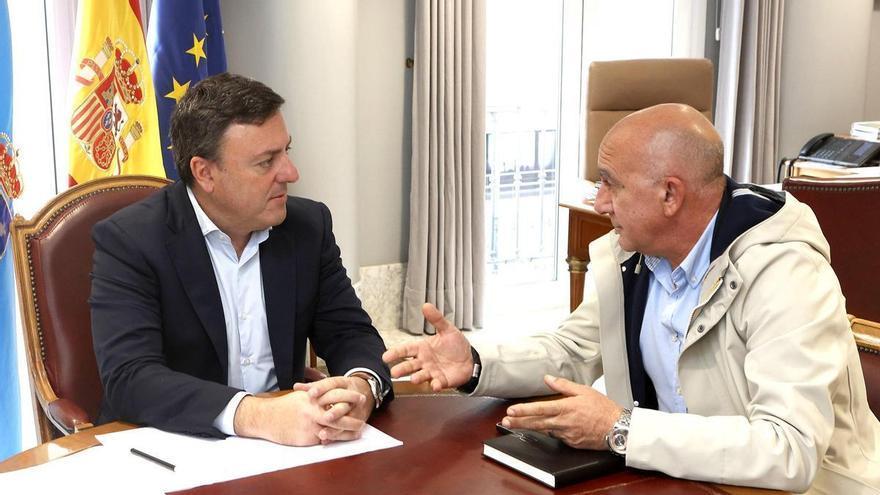 Valentín González e o alcalde de Muxía manteñen a súa primeira reunión institucional para analizar investimentos no municipio
