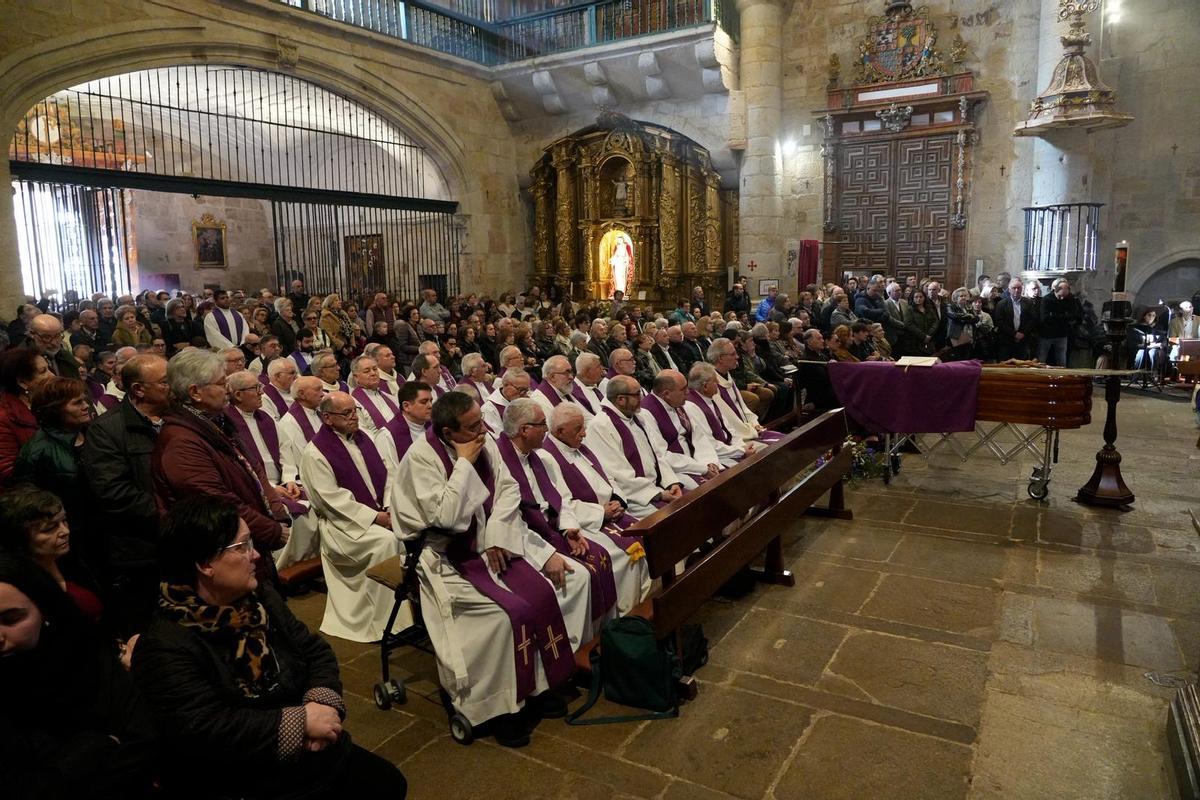 GALERÍA | La iglesia de San Ildefonso, abarrotada para despedir a José Ángel Rivera de las Heras