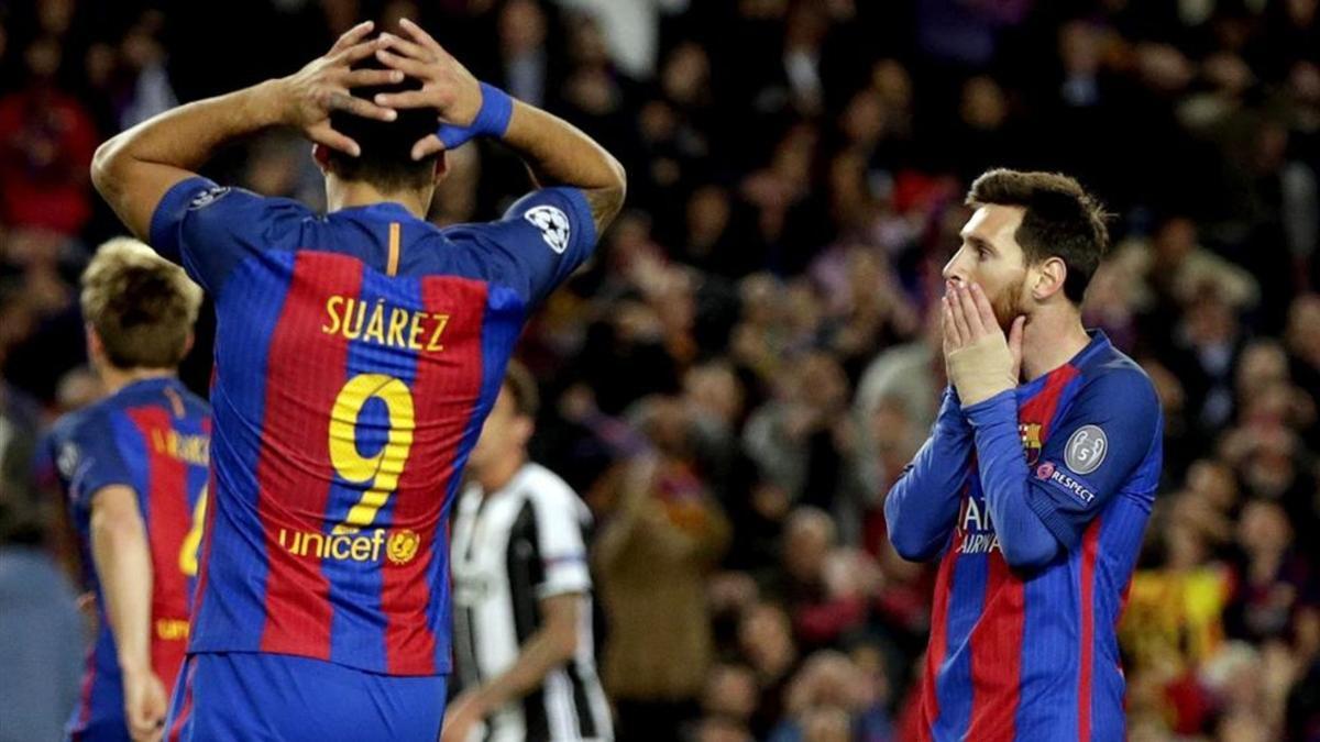 Suárez y Messi se lamentan de una ocasión fallada
