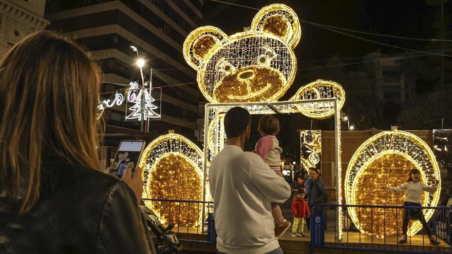 Alicante transforma diez plazas en epicentro de actividades navideñas