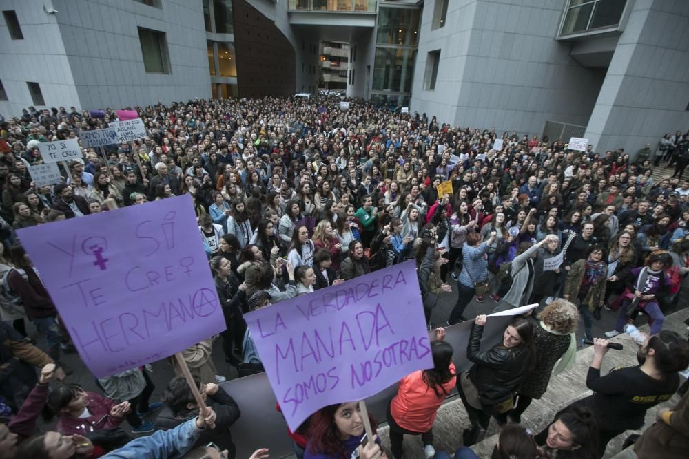 Concentración contra la sentencia a La Manada en Oviedo