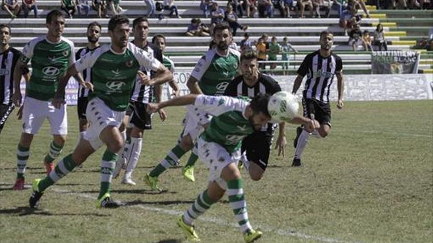 El Cacereño busca seguir con pleno ante un Jerez con luces y sombras