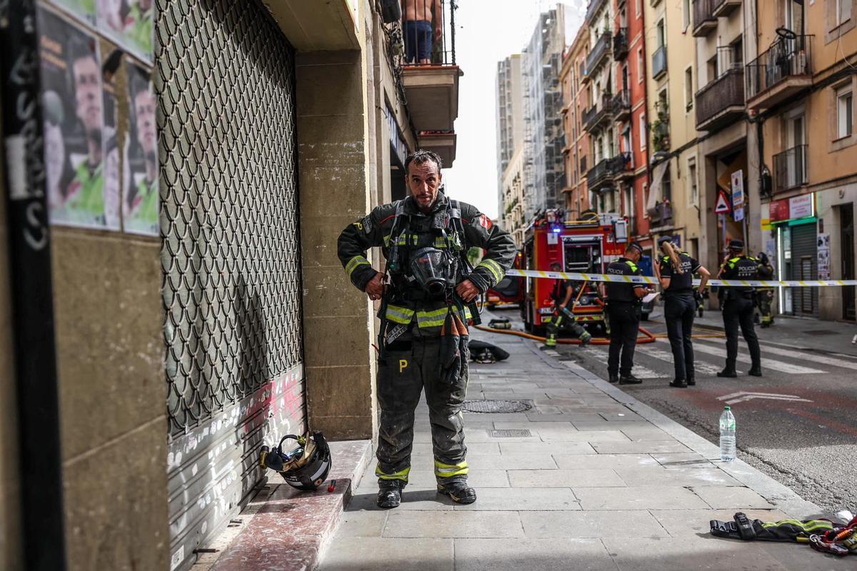 Incendio en la calle de Nou de la Rambla, en Barcelona