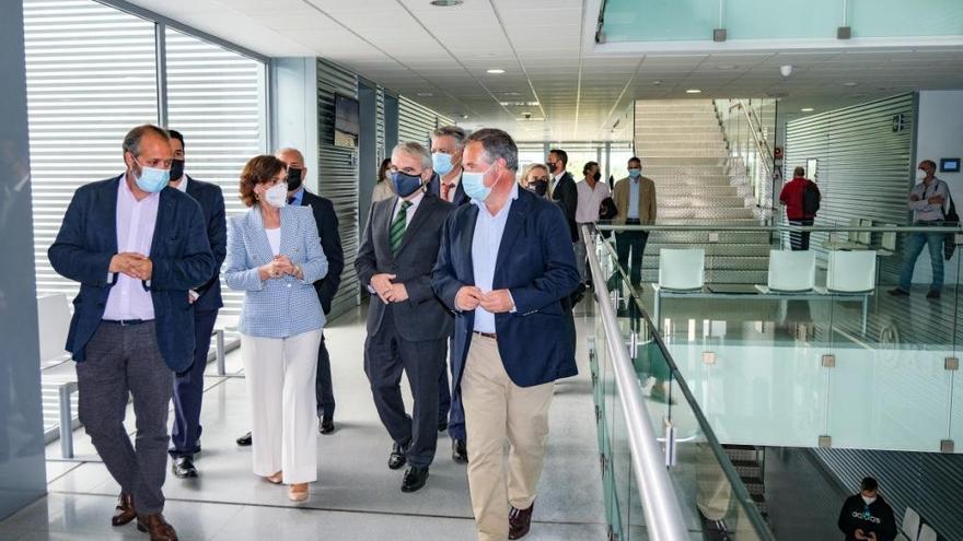 Carmen Calvo, ayer, durante su visita al Parque Científico y Tecnológico en Badajoz.