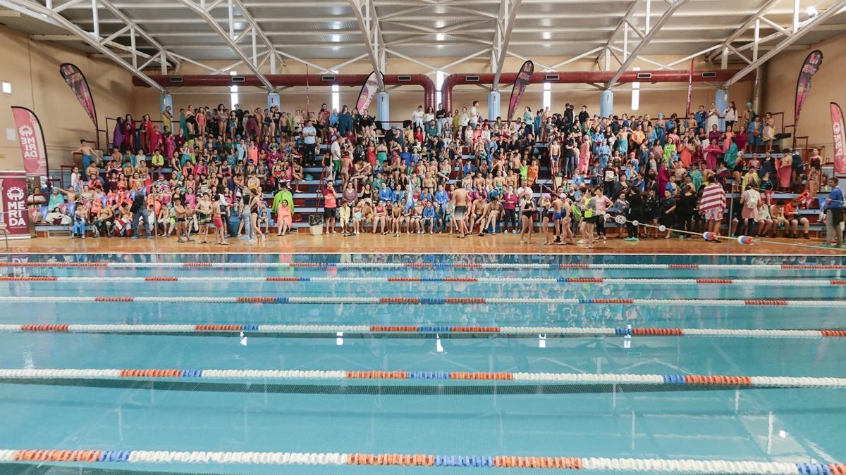 Juegos y chapuzones en la piscina climatizada de La Argentina.