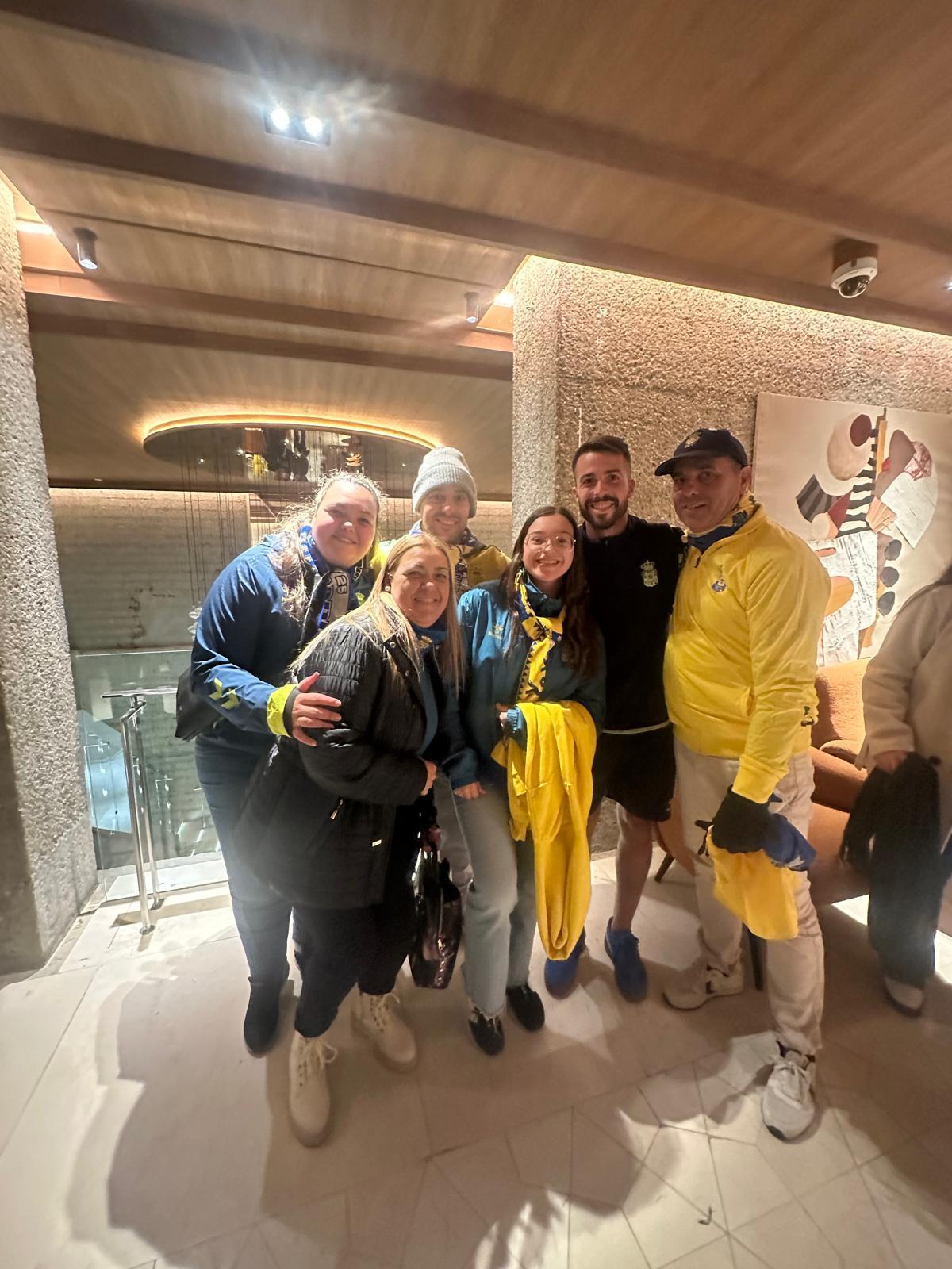 La familia Cruz junto a Kirian Rodríguez