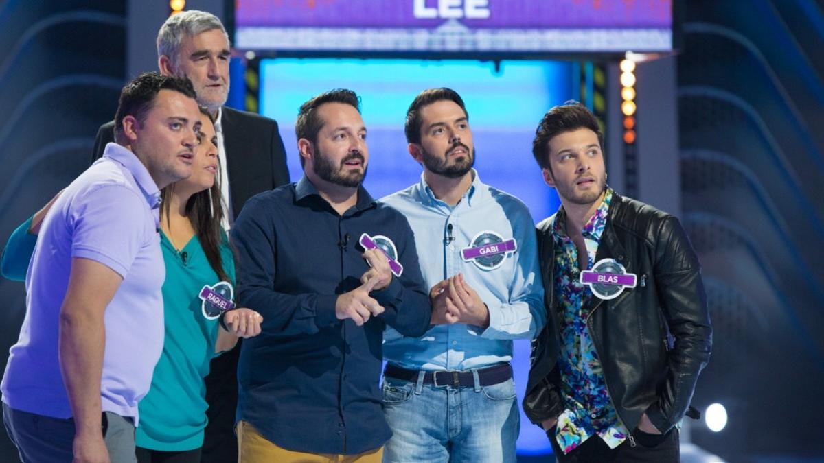 Blas Cantó y Juanma López Iturriaga con un equipo participante en la nueva entrega de 'Crush'