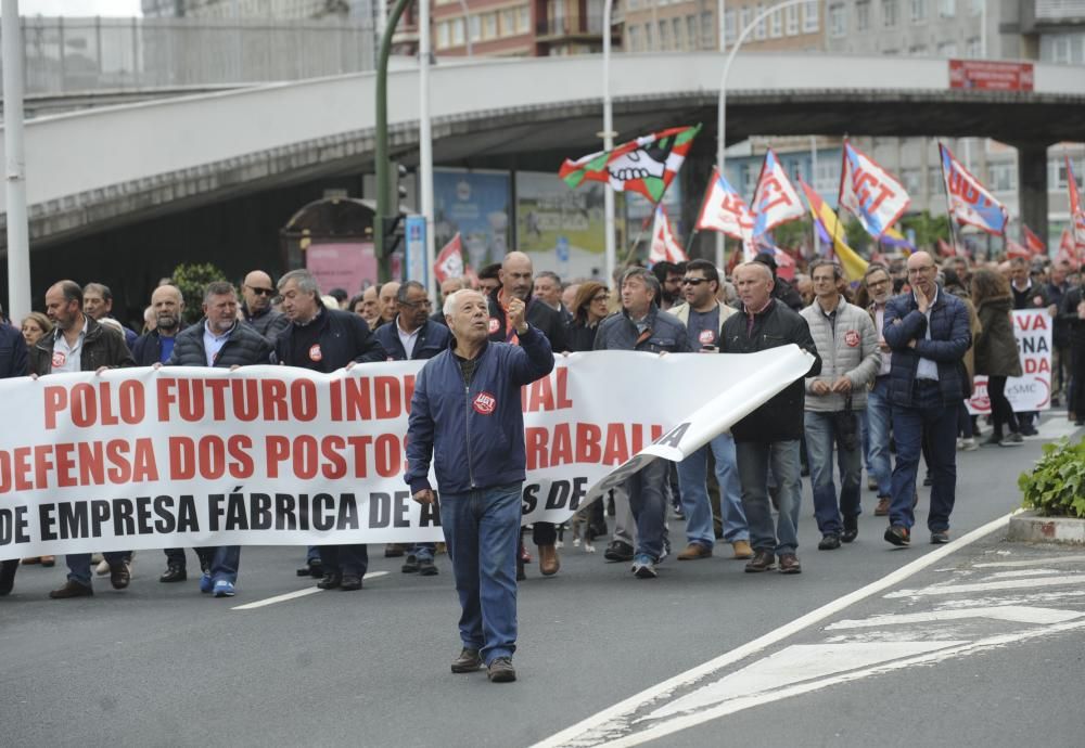 Unas 4.000 han secundado la manifestación convocada por UGT y CCOO que ha arrancado A Palloza y ha terminado en la plaza de Ourense, ante la Delegación del Gobierno en Galicia.