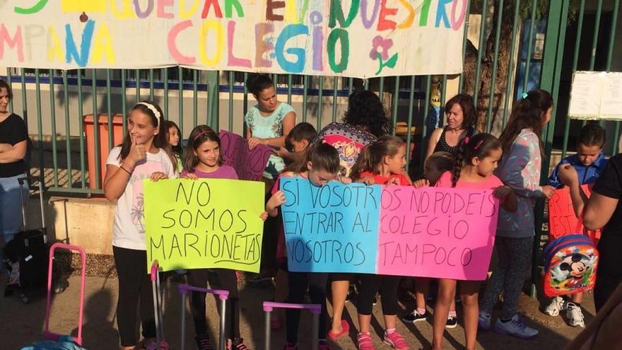 El colegio de  La Campana se rebela contra  el traslado de alumnos por falta de espacio