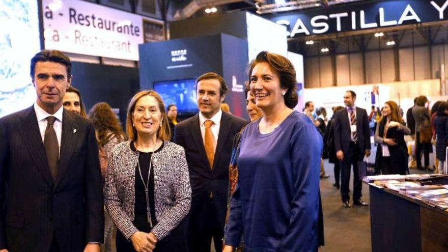 El ministro de Industria, Energía y Turismo, Juan Manuel Soria y la ministra de Fomento, Ana Pastor, con García Cirac.