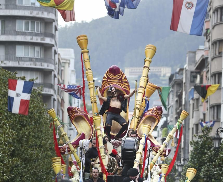 Desfile del Día de América en Asturias dentro de las fiestas de San Mateo de Oviedo