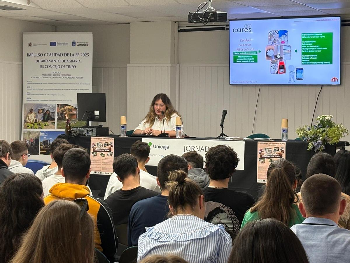 Un momento de la ponencia de Claudia García en las jornadas.