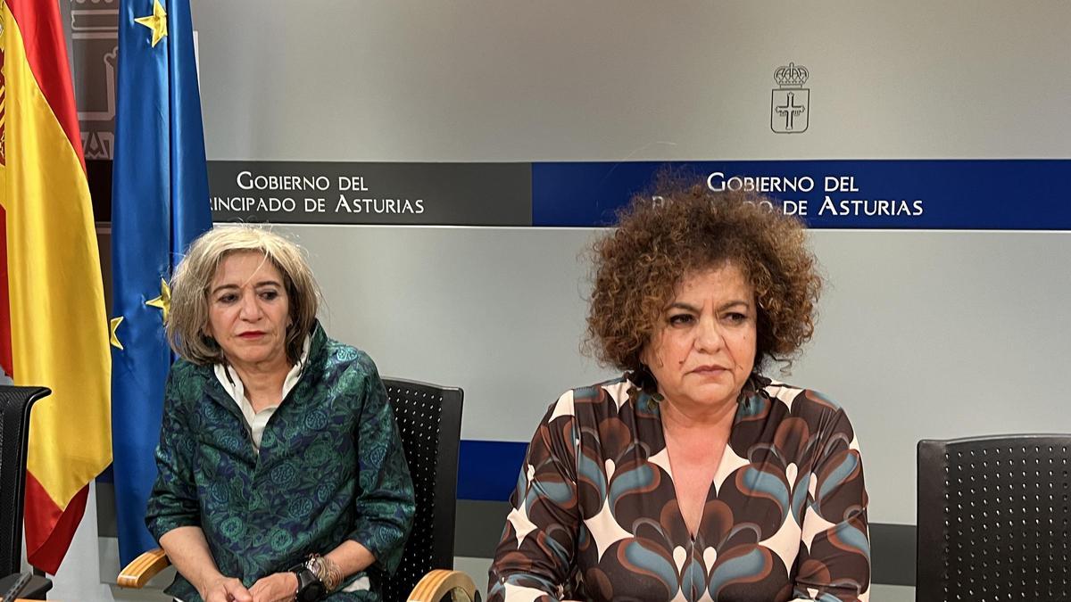 Belén Barrero, directora general de Infancia, y Marta del Arco, durante su comparecencia en la tarde de este martes.