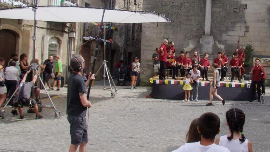 El rodatge a Sant Feliu de Pallerols va escenificar la Festa Major · X.V.