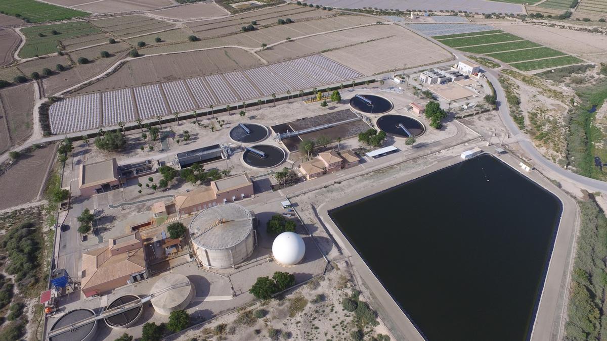 La depuradora principal de Aguas de Lorca es la situada en La Hoya, que de enero a octubre de 2021 ha depurado más de tres millones de metros cúbicos de agua.