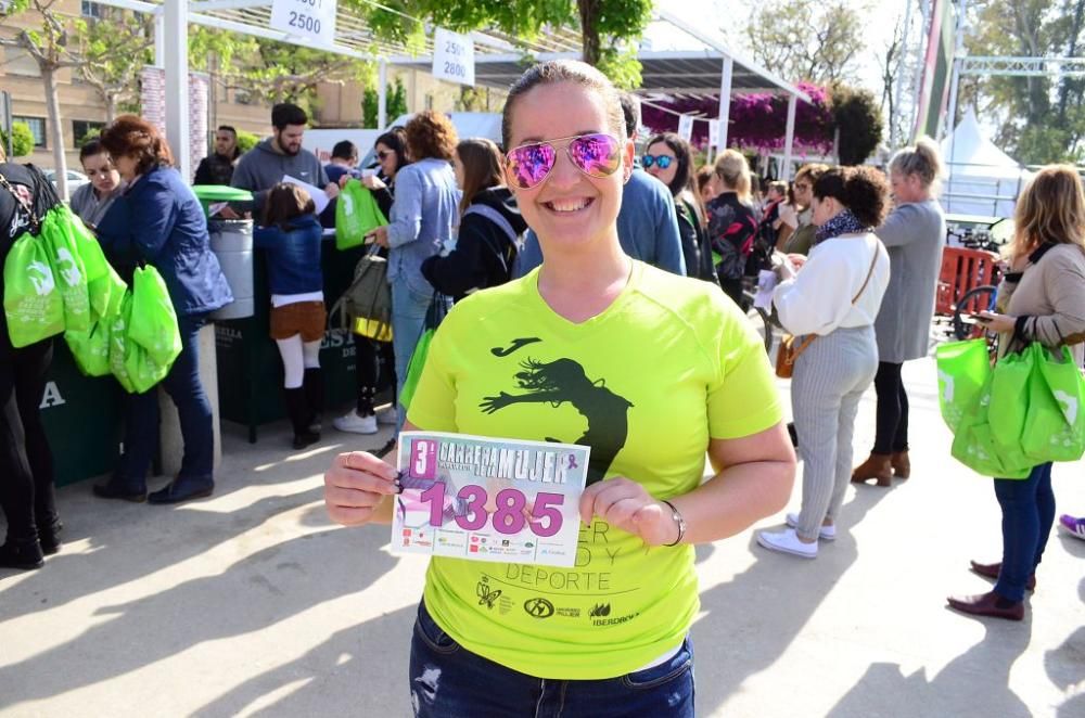 Entrega de dorsales de la III Carrera de la Mujer