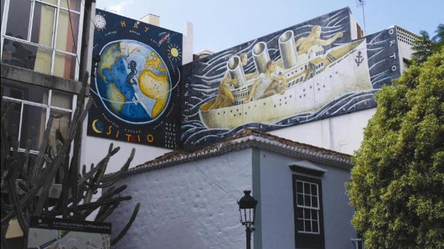 Fachada aledaña a la Plaza de España llanense.