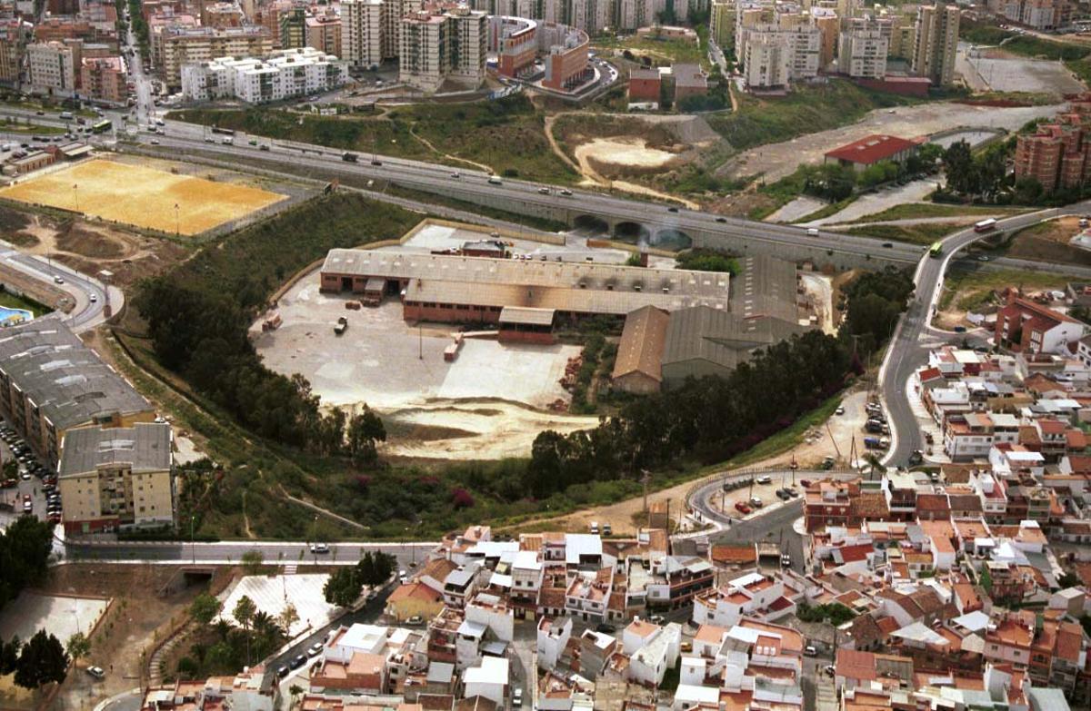 Vistas de la fábrica Salyt en 1999, antes de la construcción del Parque del Norte.