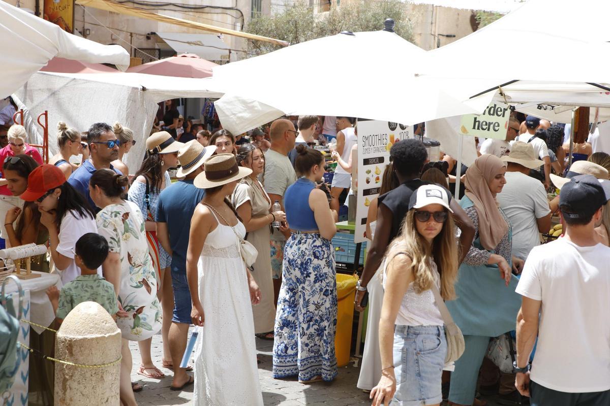 Mallorcas internationaler Wochenmarkt: So trubelig geht es mittwochs in Santanyí zu