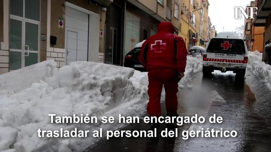 La Cruz Roja se multiplica para atender a enfermos aislados por la nieve en Banyeres