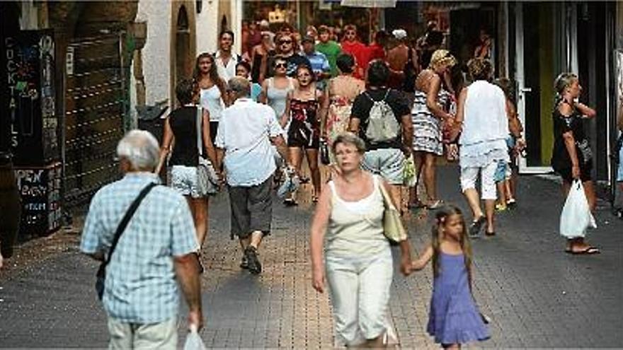 El carrer de Santa Cristina que enllaça amb l&#039;avinguda Just Marlès.