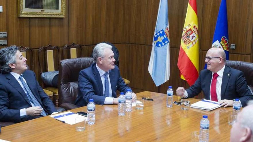 Manuel Baltar recibió a los empresarios en la Diputación. // FdV