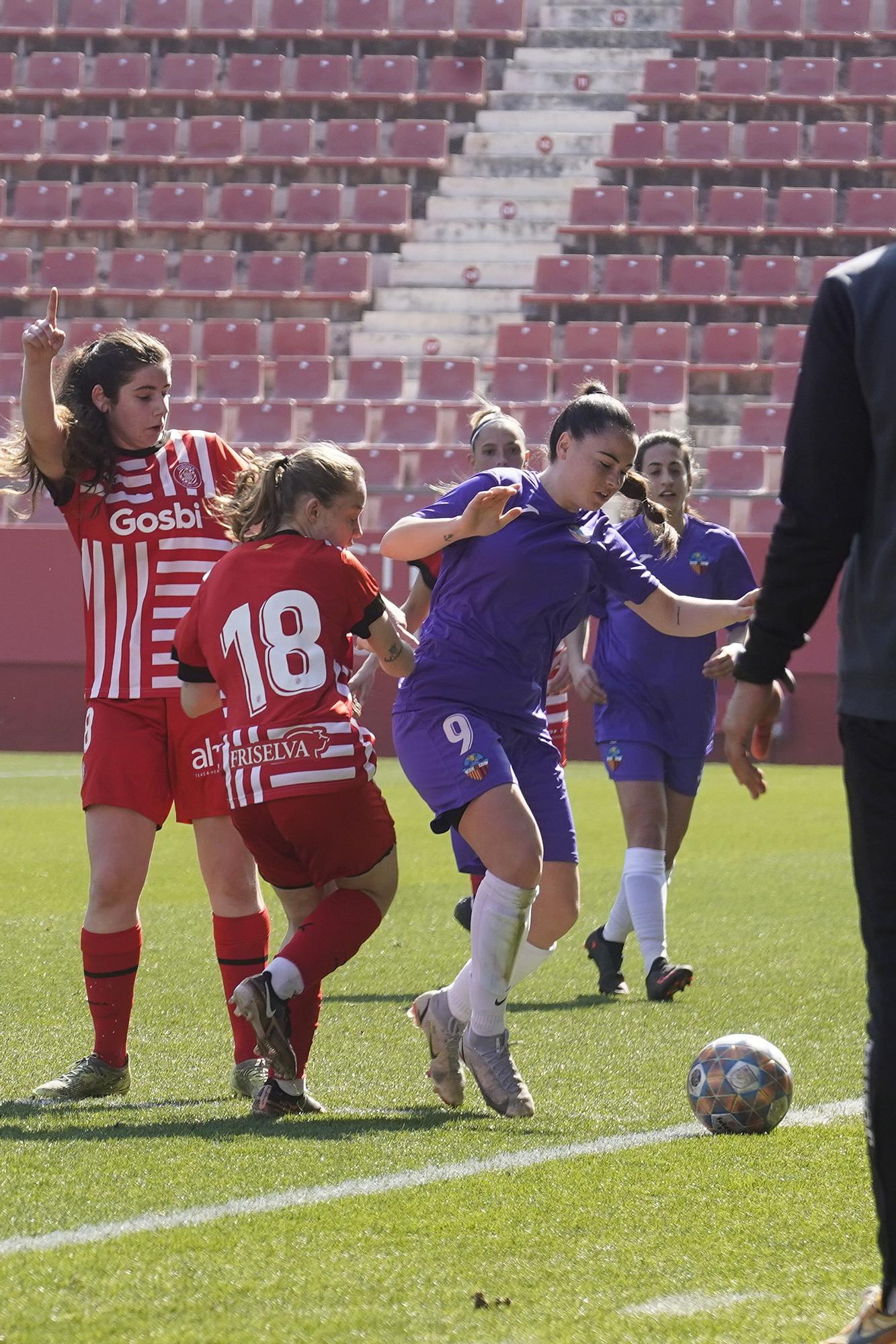 Totes les imatges del partit del Girona sènior femení a Montilivi contra el Sant Cugat (2-2)