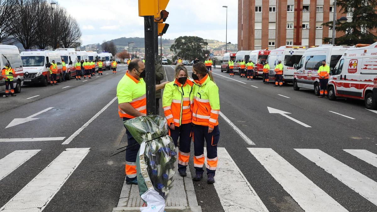 Homenaje de sus compañeros al técnico de ambulancia fallecido en Gijón