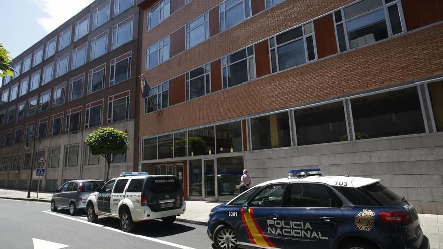 Los Juzgados de Avilés en la calle Marcos del Torniello.