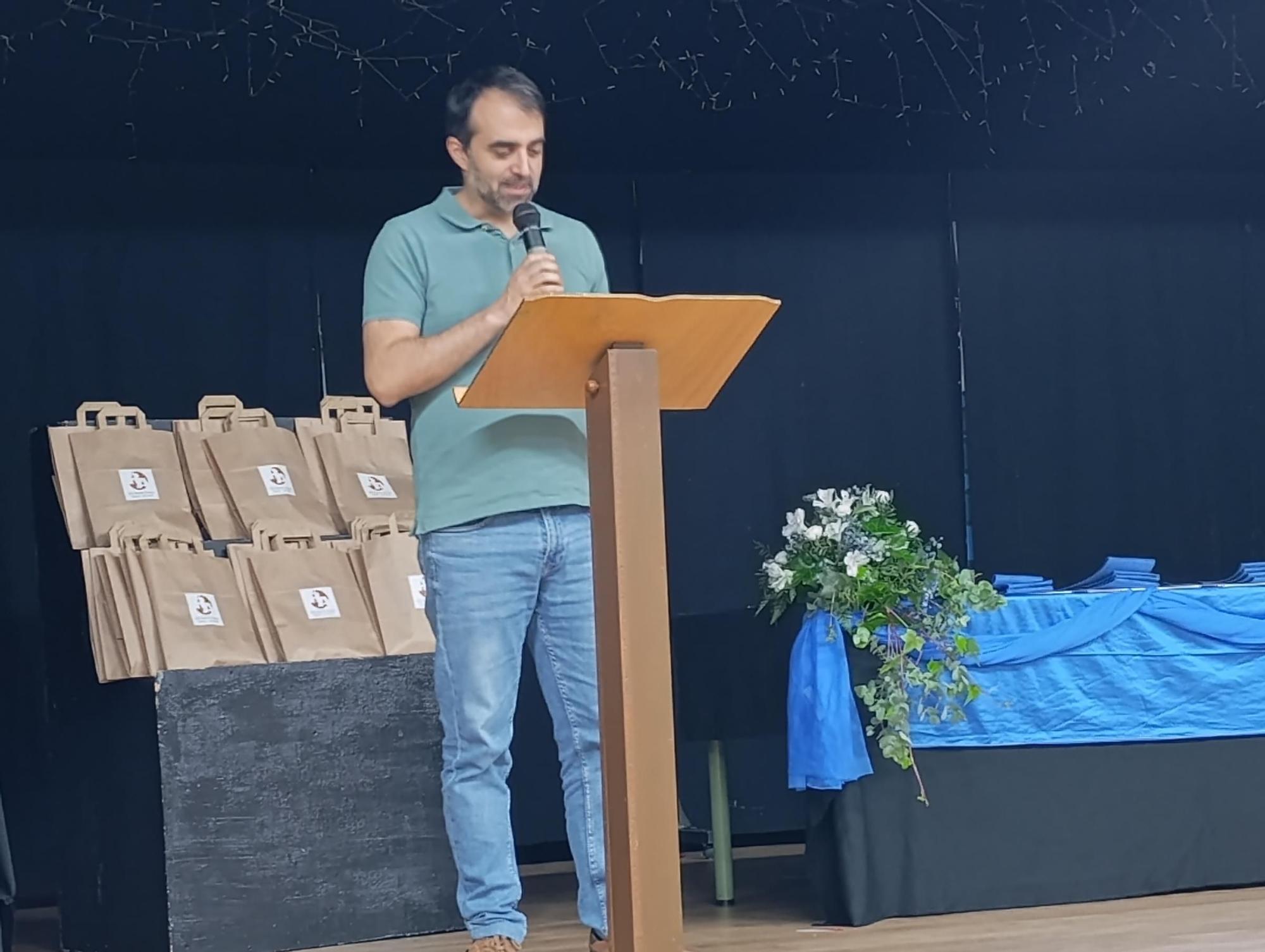 Diplomas y música en la Graduación del Ramón Areces de Grado