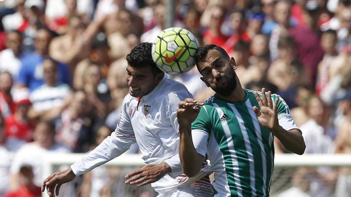 Martín Montoya se enfrentará al Barça el próximo sábado