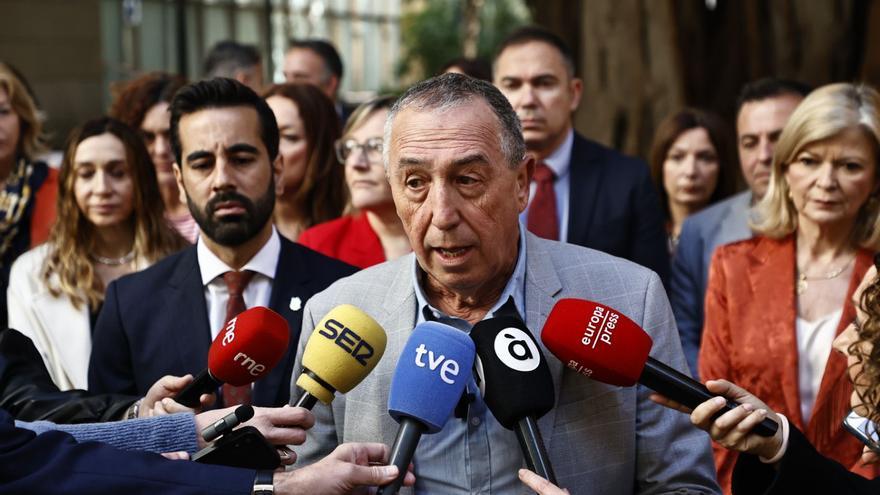 Compromís pide a Sánchez legislar contra las noticias falsas tras su reflexión