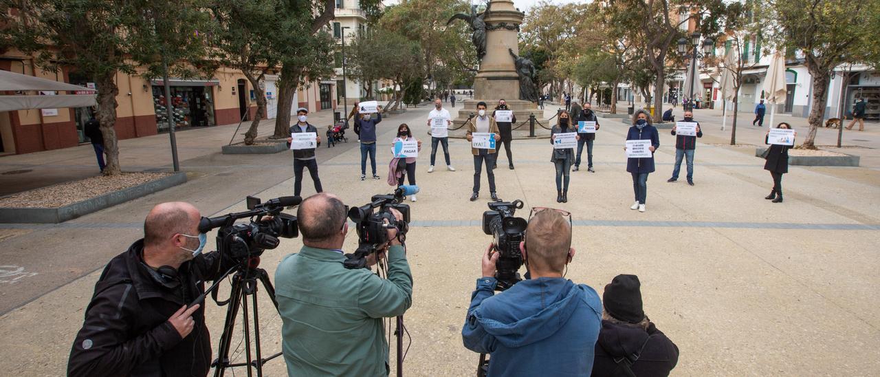 Un momento de la manifestación en Vara de Rey. Vicent Marí