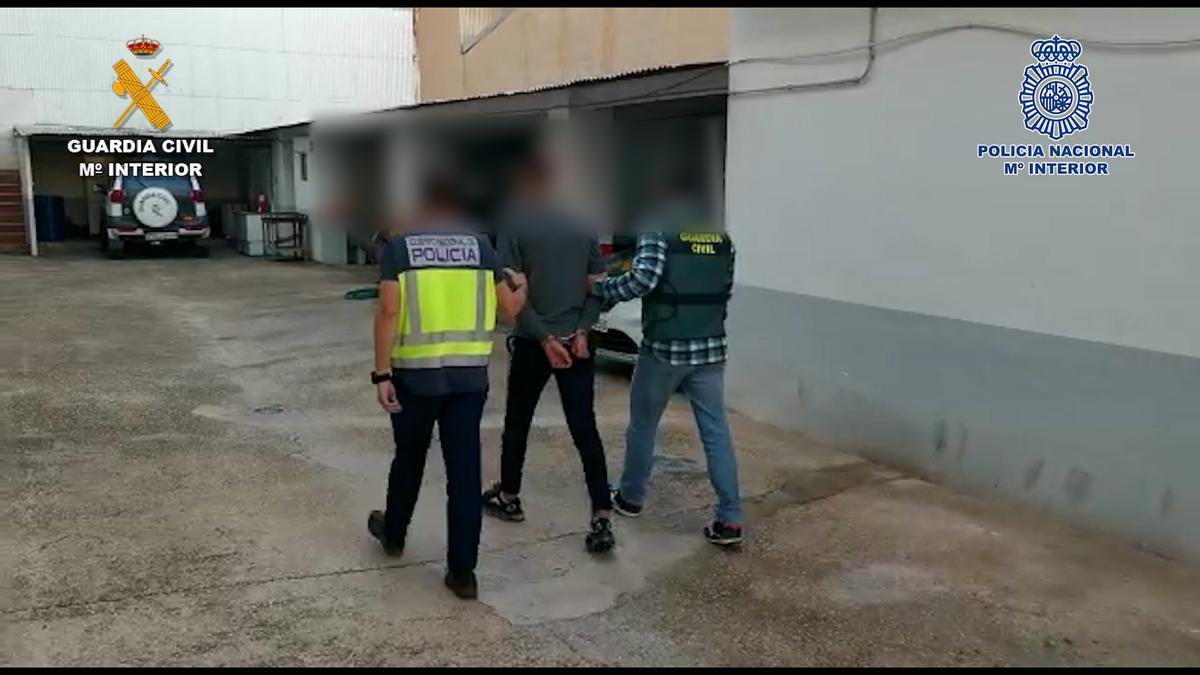 Detienen a 8 personas de dos grupos criminales enfrentados por la desaparición de un kilo de droga