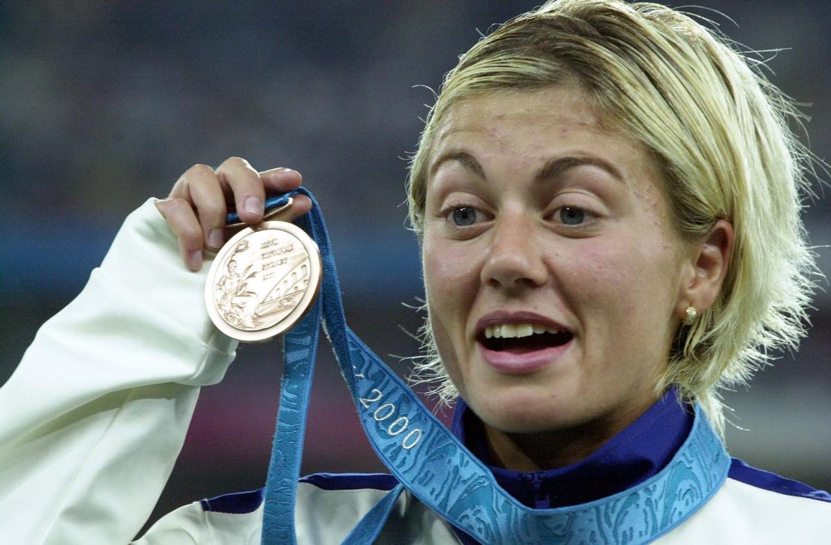 María Vasco, tras ganar su histórico bronce en los JJOO de Sidney 2000.
