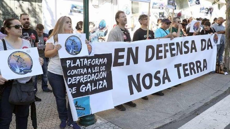 Protesta contra la ley de implantación empresarial impulsada por la Xunta