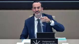 El juez imputa al presidente del Parlament por romper la foto de Aurora Picornell