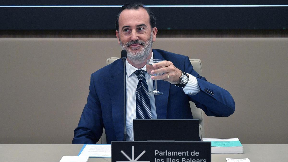 El presidente del Parlament, Gabriel Le Senne, durante la Diputación Permanente celebrada esta mañana.