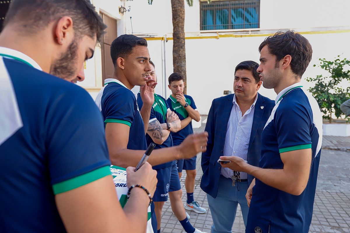 La visita del Córdoba Futsal a María Auxiliadora en imágenes