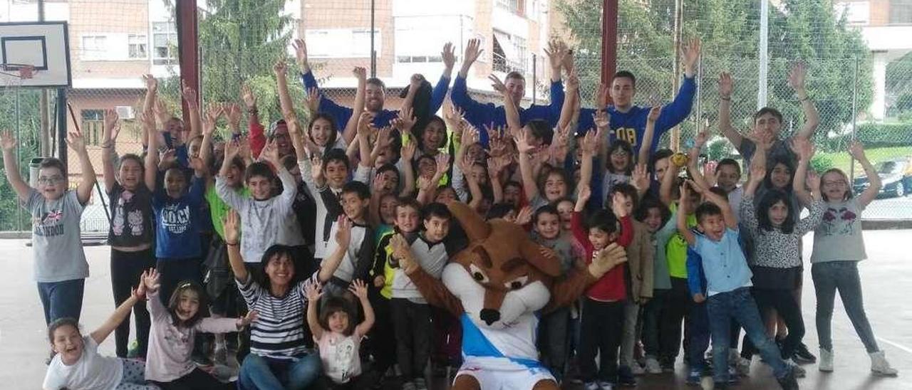 Los cobistas visitaron esta semana el colegio de Vistahermosa. // FdV